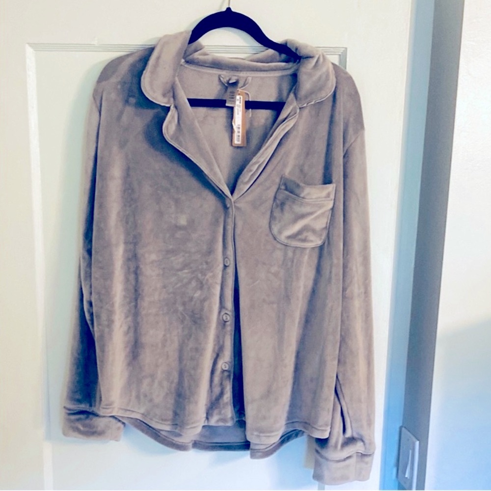 NWT SKIMS  Gray Velour sleep shirt, brand new